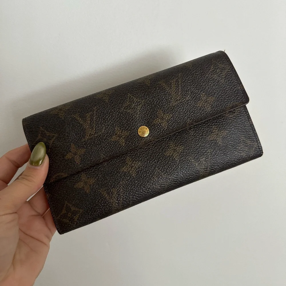 Louis Vuitton Sarah Wallet Monogram Canvas – EUC